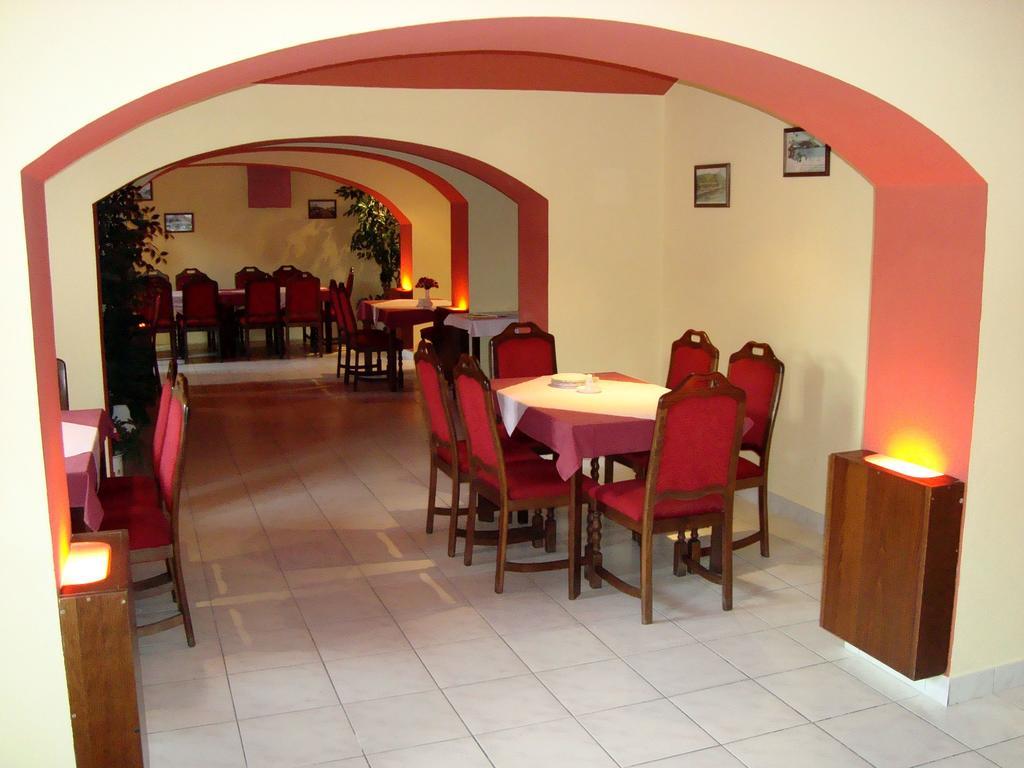 Hotel Jaro Мельник Экстерьер фото
