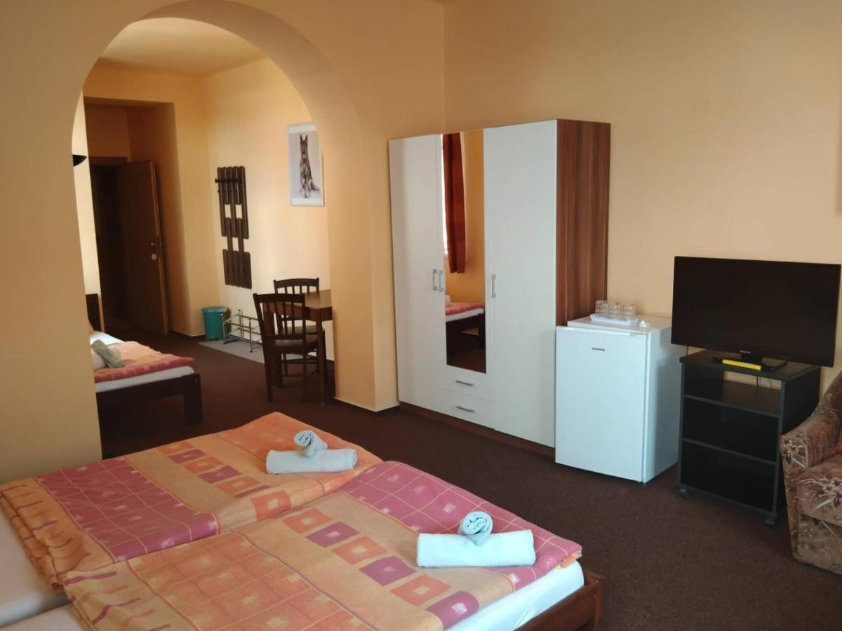 Hotel Jaro Мельник Экстерьер фото
