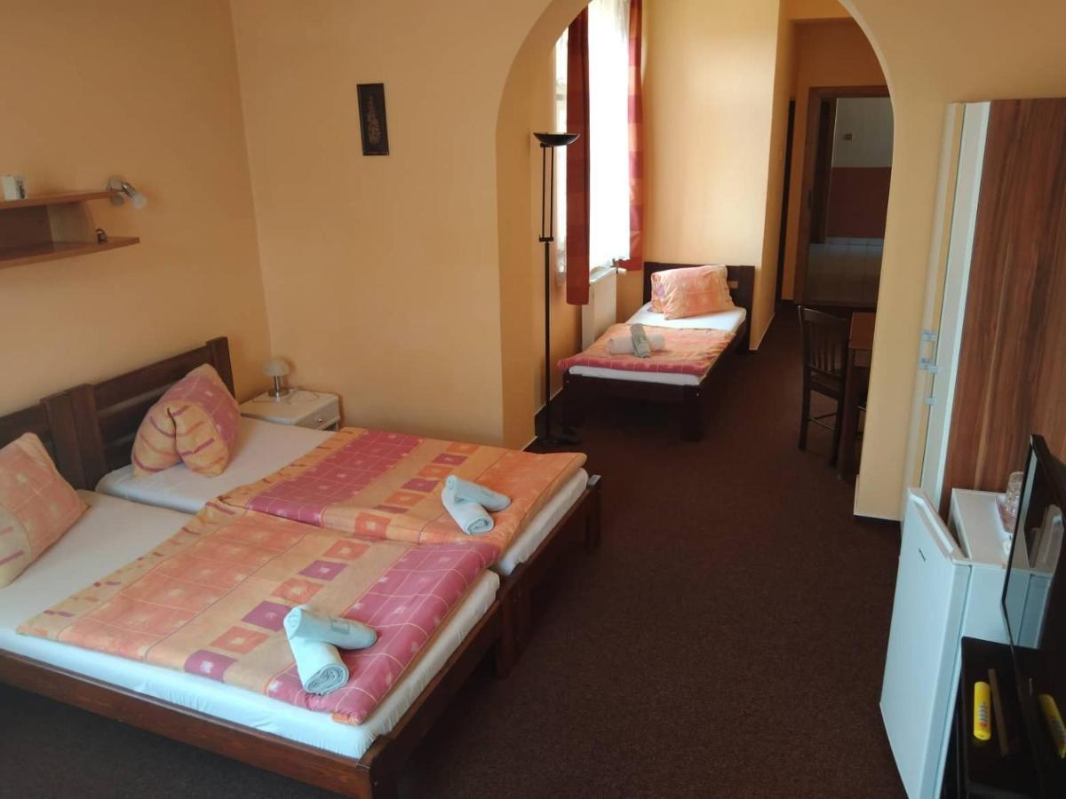 Hotel Jaro Мельник Экстерьер фото