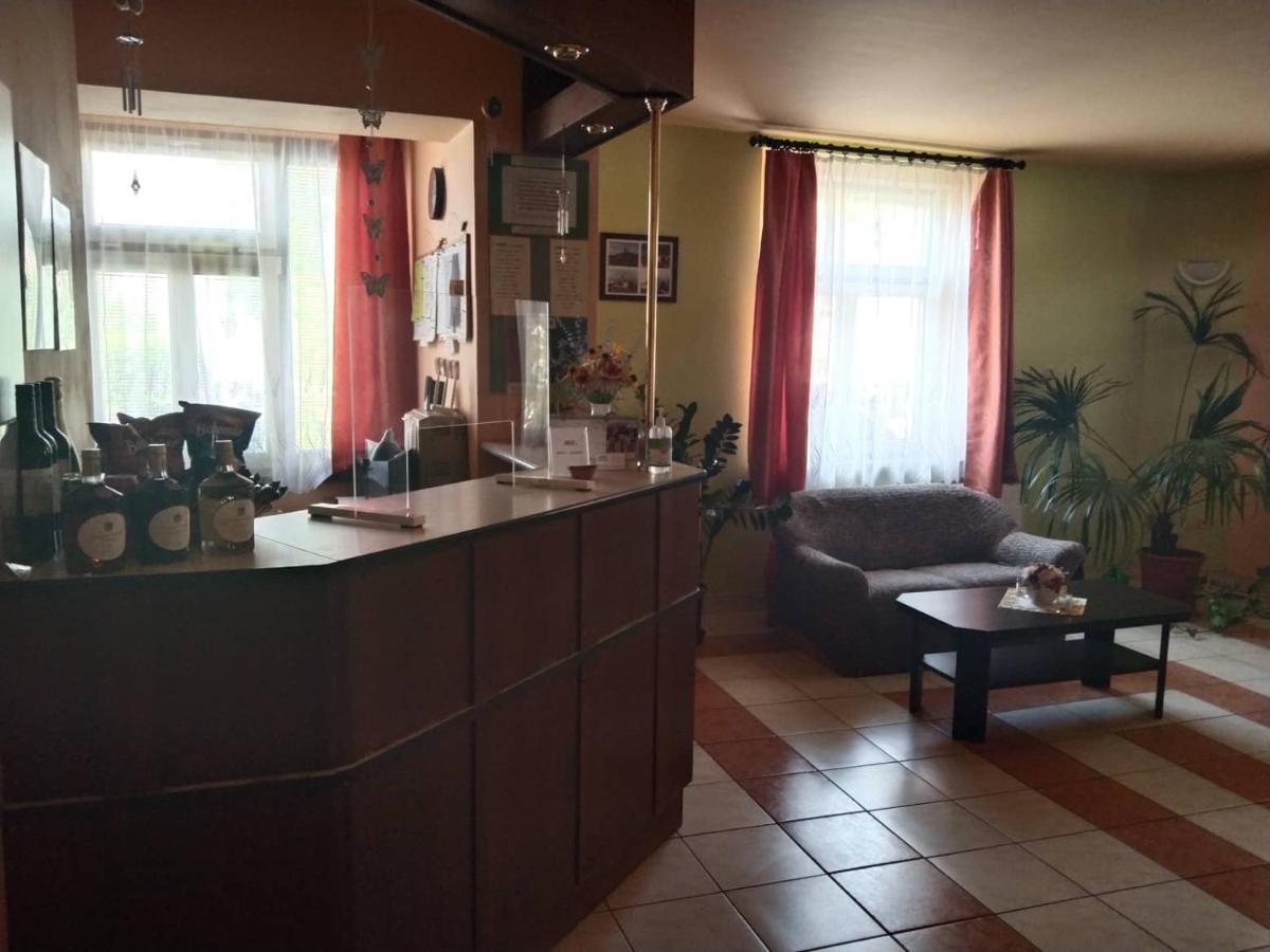 Hotel Jaro Мельник Экстерьер фото