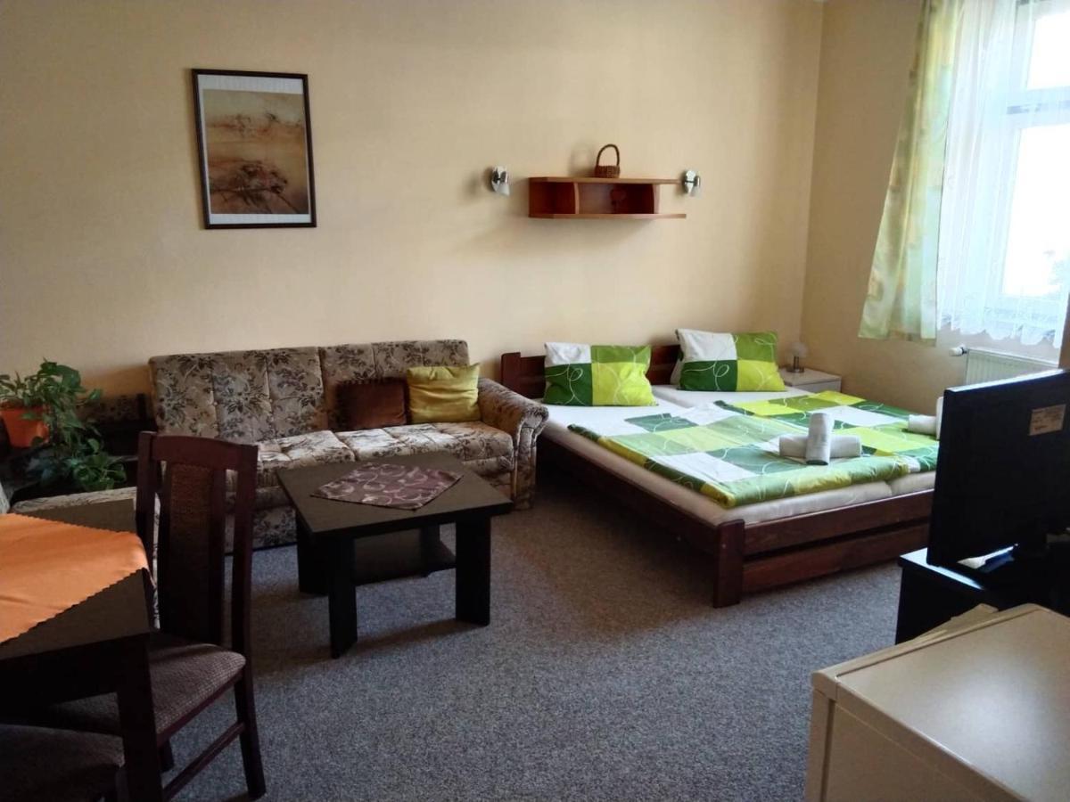 Hotel Jaro Мельник Экстерьер фото